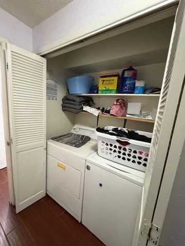 402 Virginia Street NE, Albuquerque, NM 87108