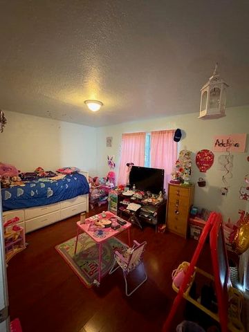 402 Virginia Street NE, Albuquerque, NM 87108