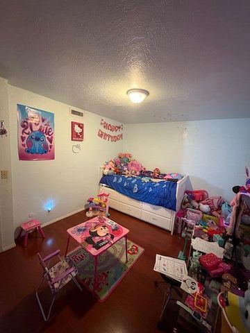 402 Virginia Street NE, Albuquerque, NM 87108