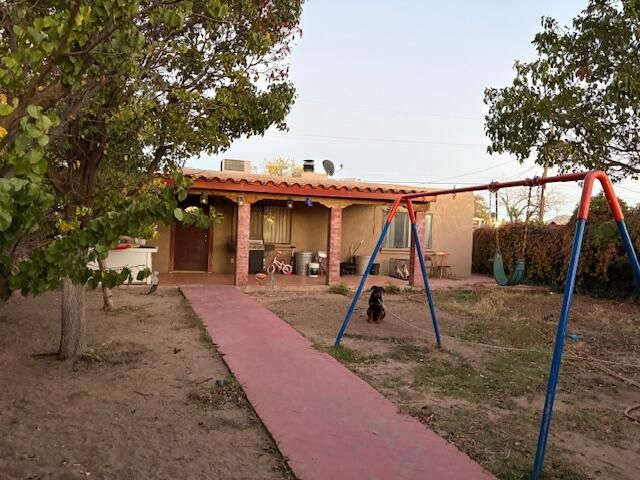 402 Virginia Street NE, Albuquerque, NM 87108