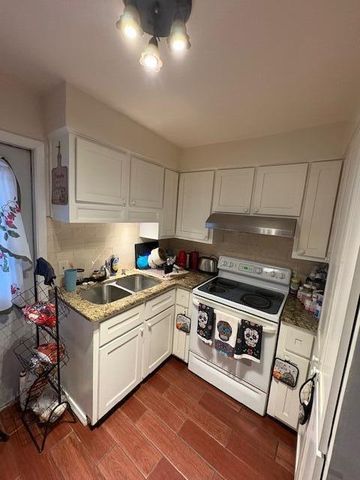 402 Virginia Street NE, Albuquerque, NM 87108