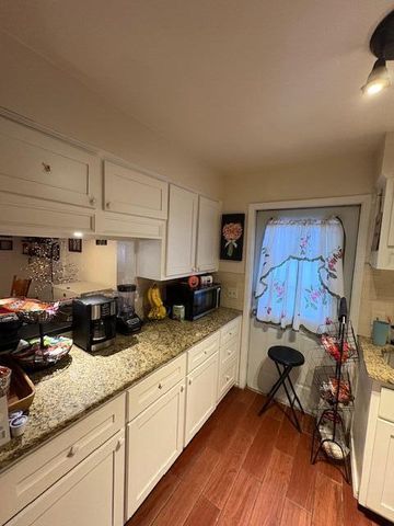 402 Virginia Street NE, Albuquerque, NM 87108