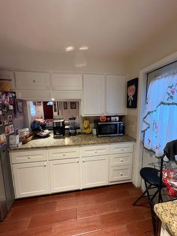 402 Virginia Street NE, Albuquerque, NM 87108