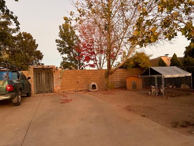 402 Virginia Street NE, Albuquerque, NM 87108