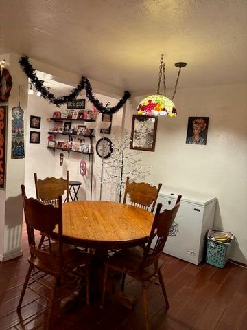 402 Virginia Street NE, Albuquerque, NM 87108