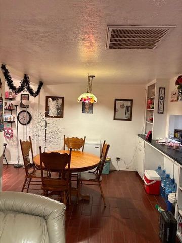 402 Virginia Street NE, Albuquerque, NM 87108