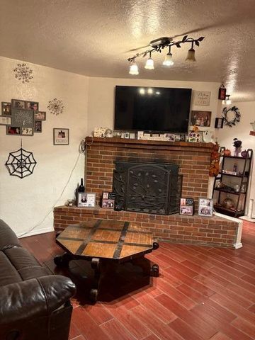 402 Virginia Street NE, Albuquerque, NM 87108