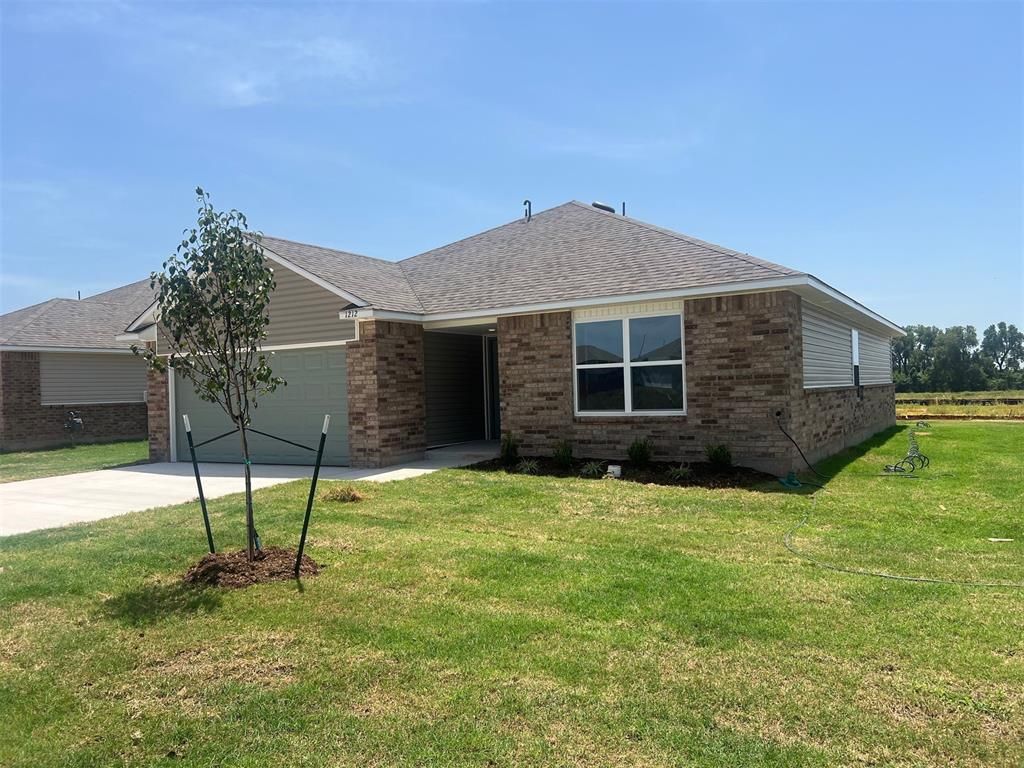 1212 E Ruger Lane, Mustang, OK 73064