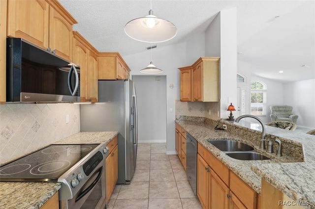 5204 N Tumblewood Drive, Crystal River, FL 34428