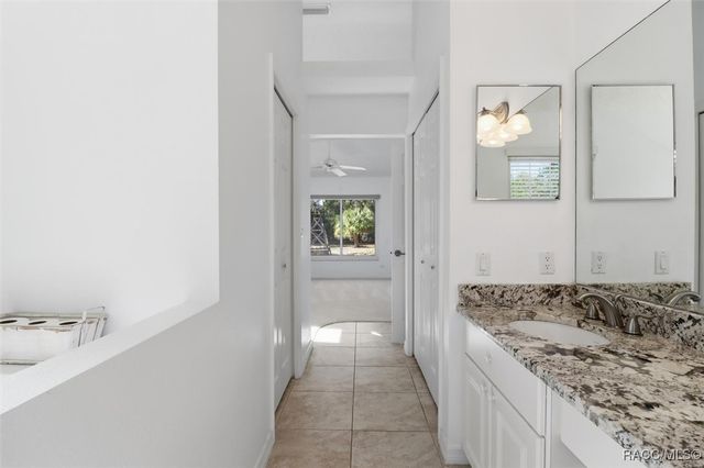 5204 N Tumblewood Drive, Crystal River, FL 34428