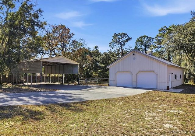 5204 N Tumblewood Drive, Crystal River, FL 34428