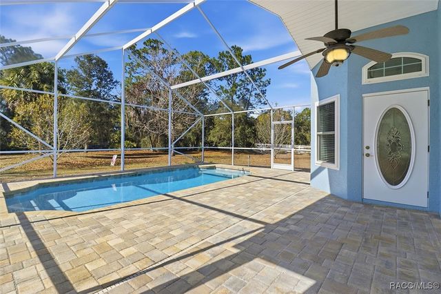 5204 N Tumblewood Drive, Crystal River, FL 34428