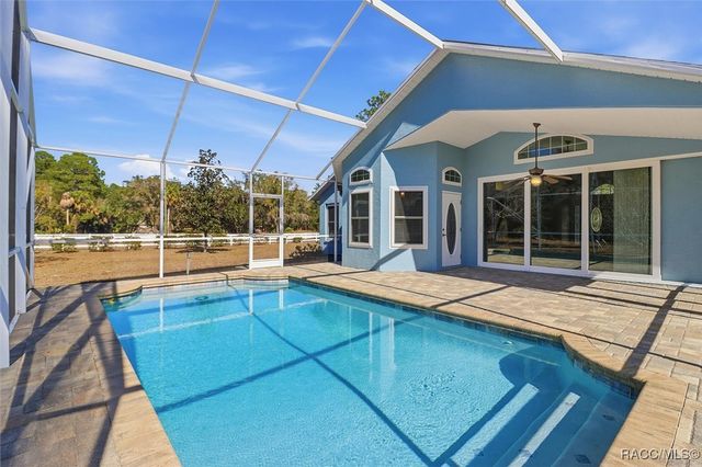 5204 N Tumblewood Drive, Crystal River, FL 34428