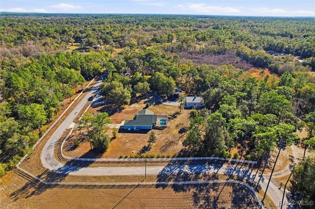 5204 N Tumblewood Drive, Crystal River, FL 34428