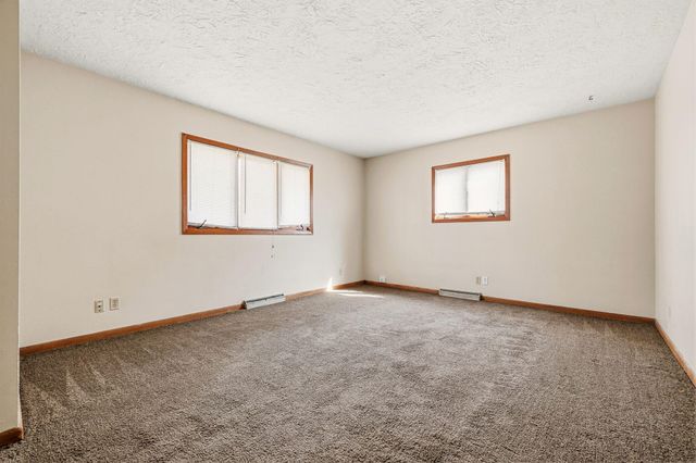 1538 E Lindberg Street, Springfield, MO 65804