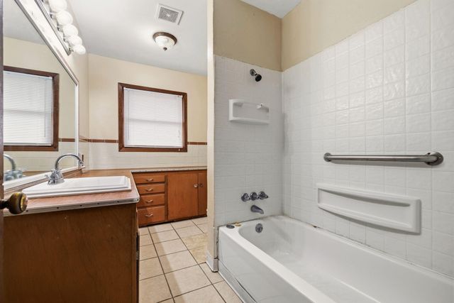 1538 E Lindberg Street, Springfield, MO 65804