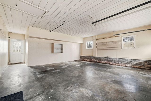 1538 E Lindberg Street, Springfield, MO 65804