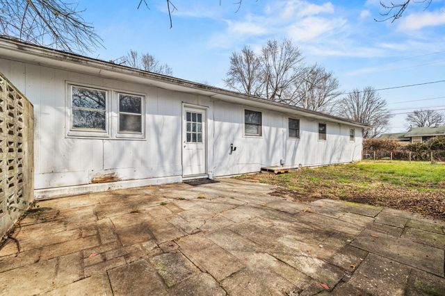 1538 E Lindberg Street, Springfield, MO 65804