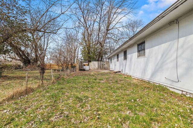 1538 E Lindberg Street, Springfield, MO 65804