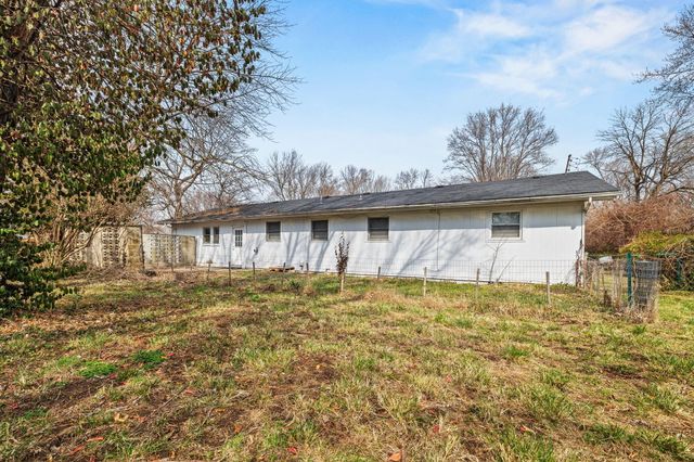 1538 E Lindberg Street, Springfield, MO 65804