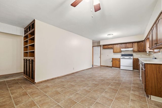 1538 E Lindberg Street, Springfield, MO 65804