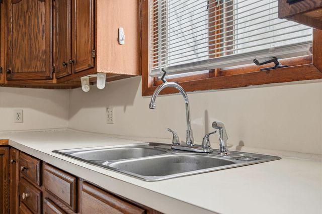 1538 E Lindberg Street, Springfield, MO 65804