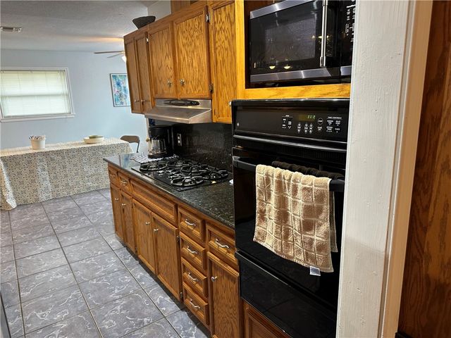 1220 W Johnston Ave, Kingsville, TX 78363