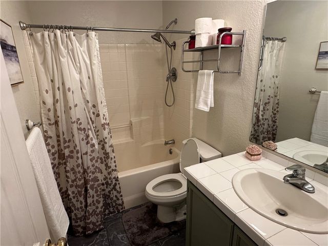 1220 W Johnston Ave, Kingsville, TX 78363