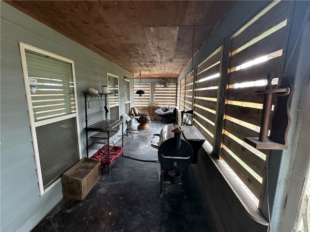 1220 W Johnston Ave, Kingsville, TX 78363