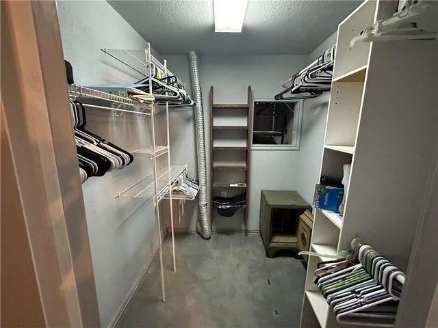 1220 W Johnston Ave, Kingsville, TX 78363