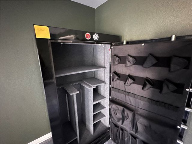 1220 W Johnston Ave, Kingsville, TX 78363