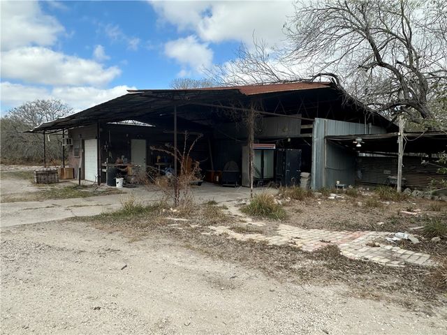 1220 W Johnston Ave, Kingsville, TX 78363