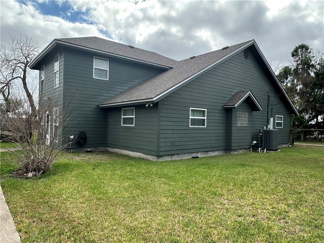 1220 W Johnston Ave, Kingsville, TX 78363