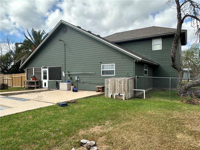 1220 W Johnston Ave, Kingsville, TX 78363