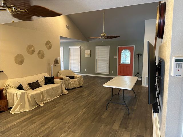 1220 W Johnston Ave, Kingsville, TX 78363