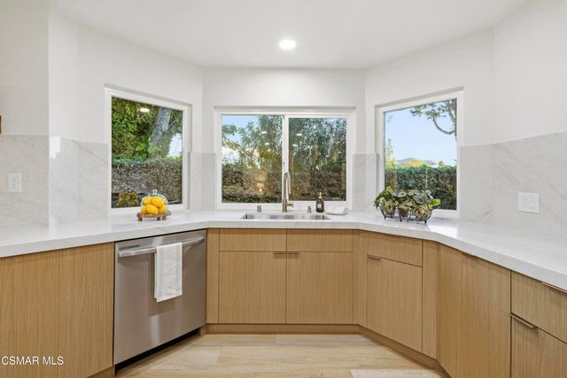 5834 Woodglen Drive, Agoura Hills, CA 91301