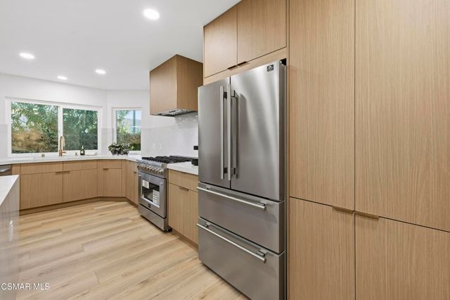 5834 Woodglen Drive, Agoura Hills, CA 91301
