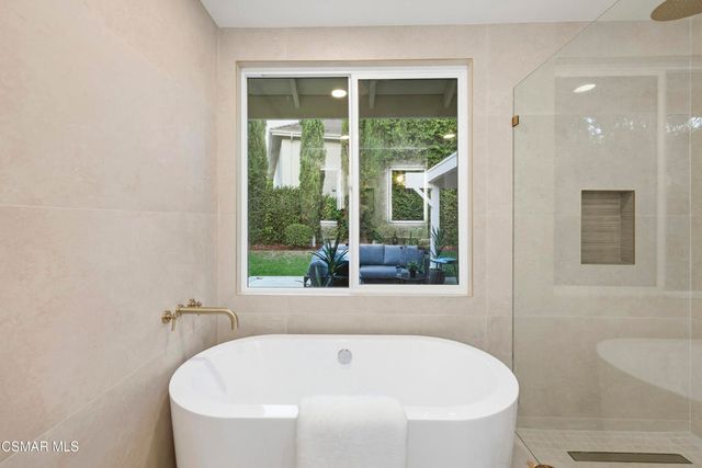 5834 Woodglen Drive, Agoura Hills, CA 91301