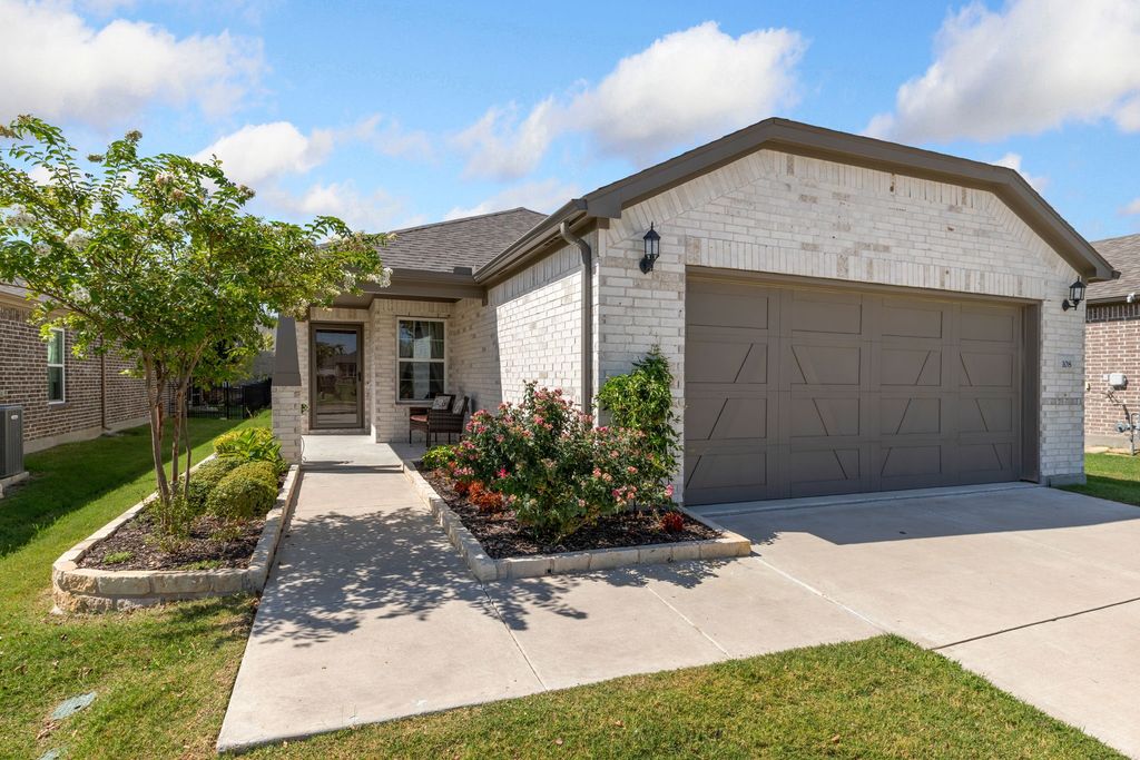 108 Sleepy Willow Lane, Mckinney, TX 75071