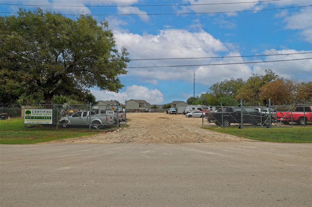 2405 Gardenia DR, Austin, TX 78727