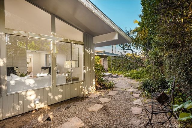 337 Vista Baya, Costa Mesa, CA 92627