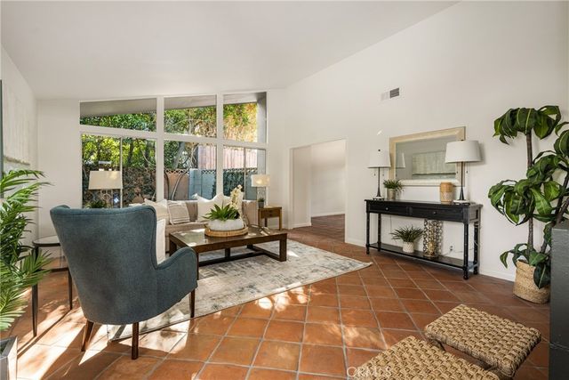 337 Vista Baya, Costa Mesa, CA 92627