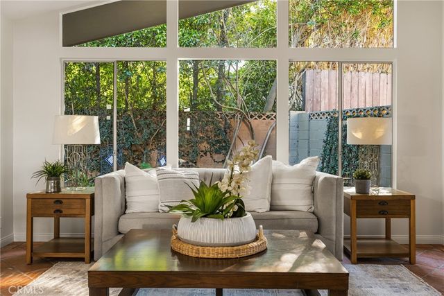 337 Vista Baya, Costa Mesa, CA 92627