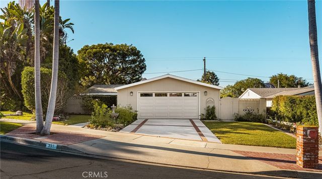 337 Vista Baya, Costa Mesa, CA 92627