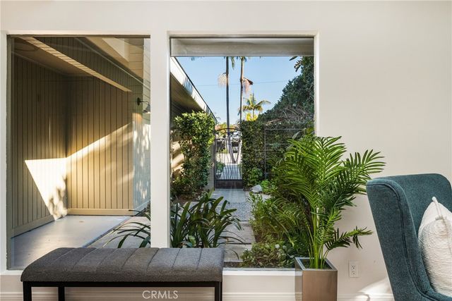 337 Vista Baya, Costa Mesa, CA 92627