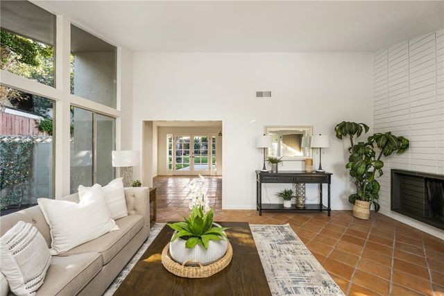 337 Vista Baya, Costa Mesa, CA 92627