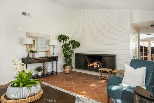 337 Vista Baya, Costa Mesa, CA 92627