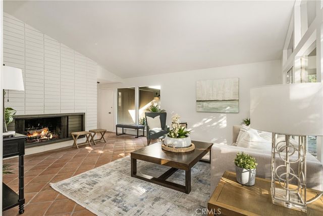 337 Vista Baya, Costa Mesa, CA 92627