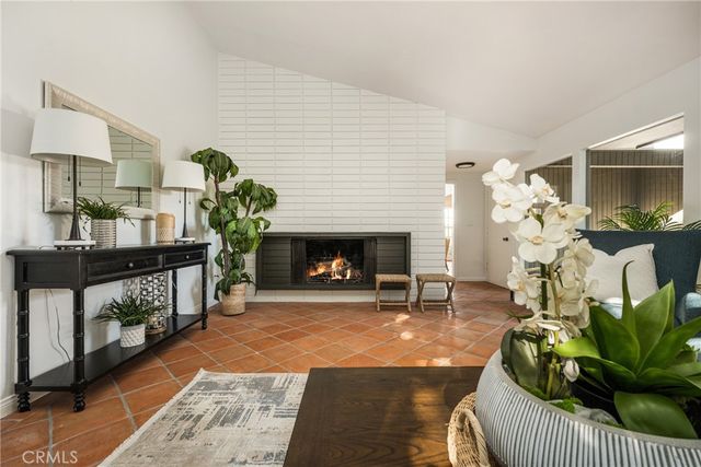 337 Vista Baya, Costa Mesa, CA 92627