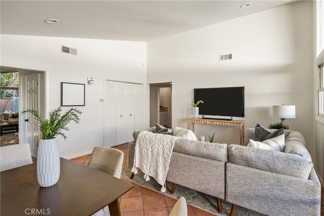 337 Vista Baya, Costa Mesa, CA 92627